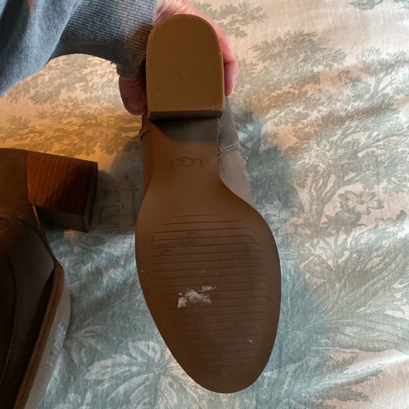 EUC UGG Kirke Shearling-Trimmed Leather & Suede Zip Up Ankle Boots - Picture 10 of 12